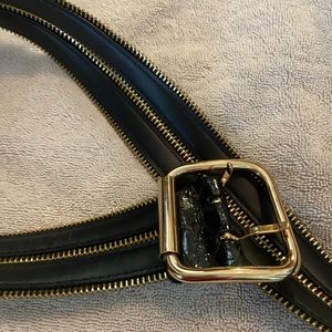 💐 NWOT CARLISLE BLACK GENUINE ITALIAN LEATHER Medium